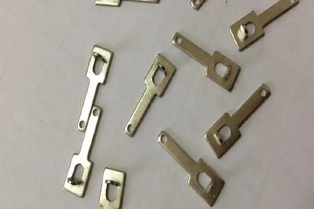 五金彈片開(kāi)模時(shí)需注意哪些事項(xiàng)呢?